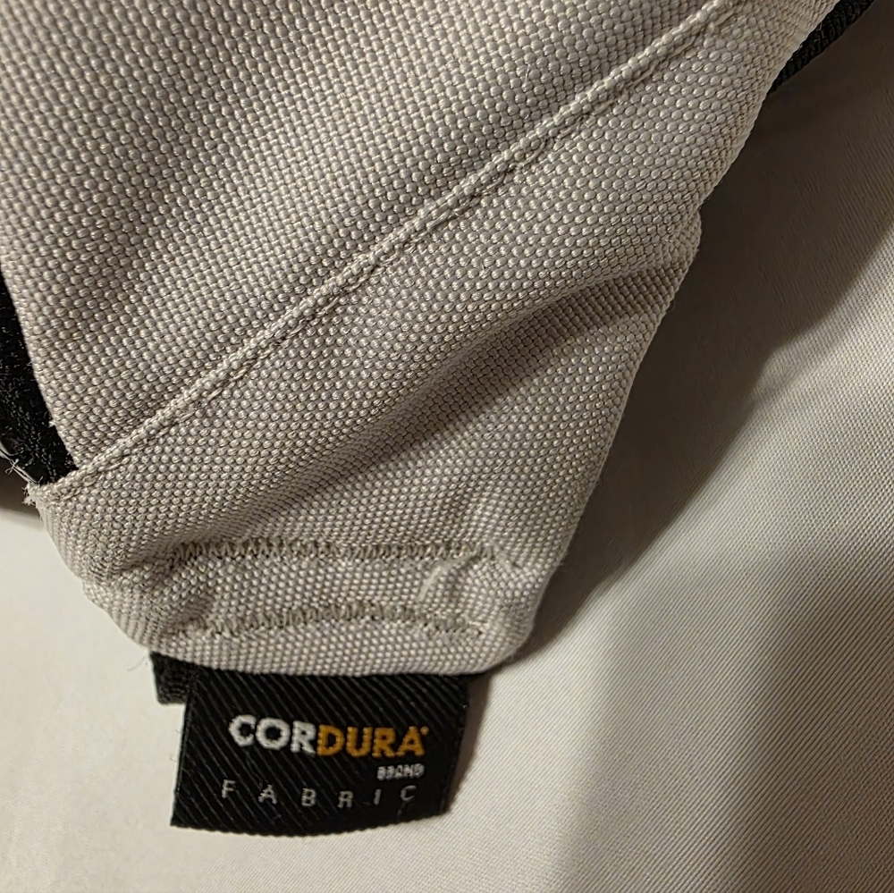 The North Face Borealis LIGHT Gray 13" Sling Bag, EUC - Picture 7 of 16